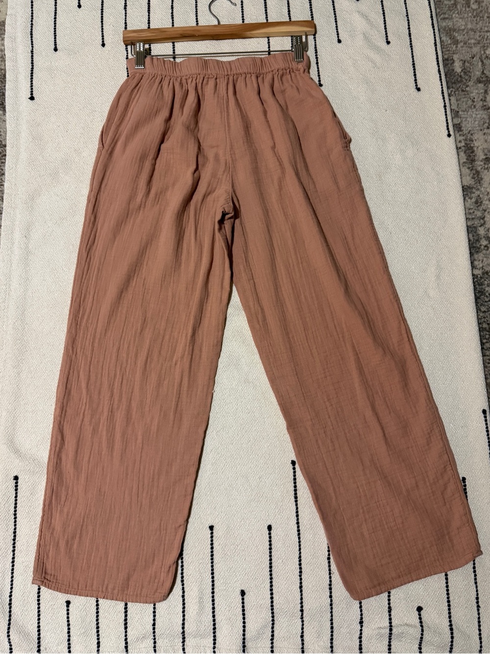 Aritzia Wide Leg Pants in Dusty Rose - Picture 2 of 10